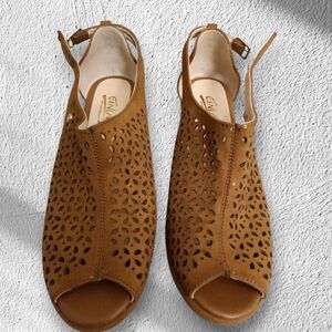 Women's Tan Peep-Toe Sandals